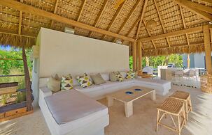 Luxury Villa With Heated Pool Jacuzzi Full Staff