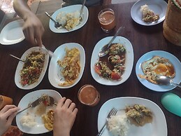 Mae Sot Commune and Camping