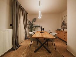 Elati Leisure -suites & apartments-