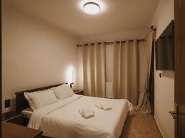 Elati Leisure -suites & apartments-