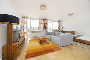 15th Floor Studio in Warsaw by Renters