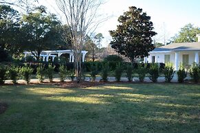 1282 Laurel Grove 3 Bedroom Home by RedAwning