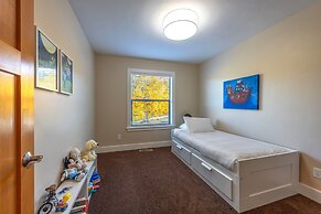 Bluff View 3 Bedroom Home by RedAwning