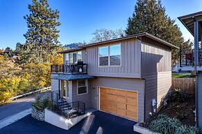 Bluff View 3 Bedroom Home by RedAwning