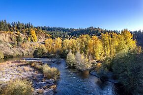 Bluff View 3 Bedroom Home by RedAwning