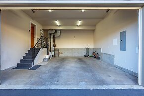 Bluff View 3 Bedroom Home by RedAwning