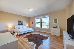 Bluff View 3 Bedroom Home by RedAwning