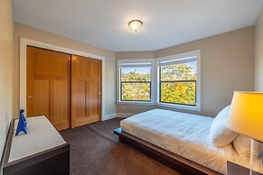 Bluff View 3 Bedroom Home by RedAwning