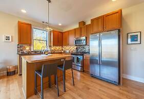 Bluff View 3 Bedroom Home by RedAwning