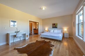 Bluff View 3 Bedroom Home by RedAwning