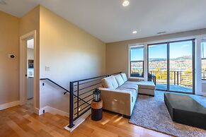 Bluff View 3 Bedroom Home by RedAwning