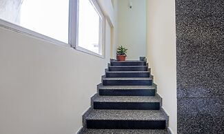 Treebo Suvarna Comforts