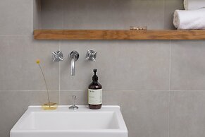 Bob W Tower Hill Residences