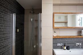 Bob W Tower Hill Residences