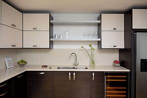 Bob W Tower Hill Residences