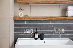 Bob W Tower Hill Residences