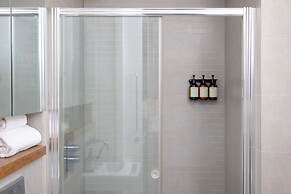 Bob W Tower Hill Residences