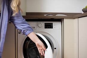 Bob W Tower Hill Residences