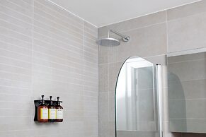 Bob W Tower Hill Residences