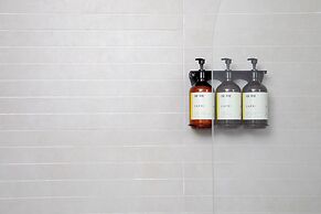 Bob W Tower Hill Residences