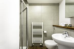 Bob W Tower Hill Residences