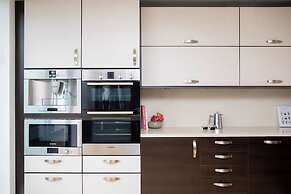 Bob W Tower Hill Residences