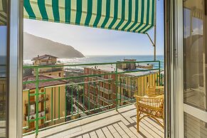 Sunshine Front Beach Levanto