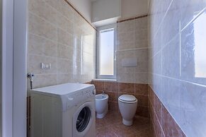 Sunshine Front Beach Levanto