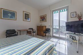 Sunshine Front Beach Levanto