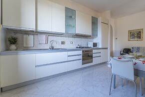 Sunshine Front Beach Levanto