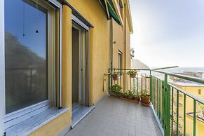 Sunshine Front Beach Levanto