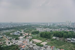 Homey And Warm Studio At West Vista Apartment