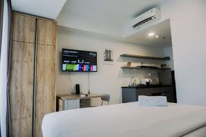 Homey And Warm Studio At West Vista Apartment