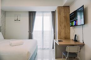 Homey And Warm Studio At West Vista Apartment