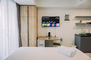 Homey And Warm Studio At West Vista Apartment