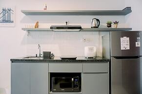 Homey And Warm Studio At West Vista Apartment