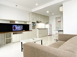Comfortable And Nice Studio At 27Th Floor Azalea Suites Apartment