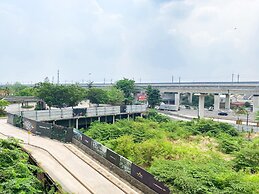 Modern Studio At Gateway Park Lrt City Bekasi Apartment