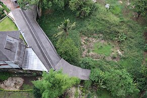 Spacious And Strategic Studio Apartment At Dago Suites