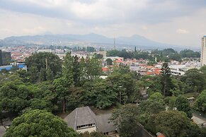 Spacious And Strategic Studio Apartment At Dago Suites