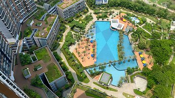 Minimalist And Nice Studio At Gold Coast Apartment