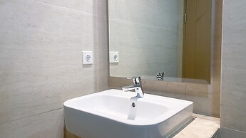 Minimalist And Nice Studio At Gold Coast Apartment