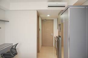 Minimalist And Nice Studio At Gold Coast Apartment