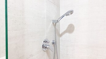 Minimalist And Nice Studio At Gold Coast Apartment