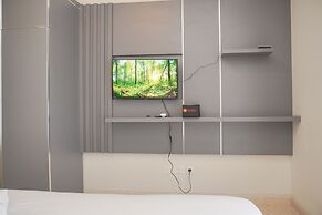 Minimalist And Nice Studio At Gold Coast Apartment