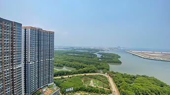 Minimalist And Nice Studio At Gold Coast Apartment