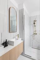 Luxury Piata Romana 2BR Urban Sanctuary by HOLT