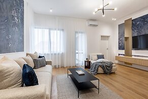 Luxury Piata Romana 2BR Urban Sanctuary by HOLT