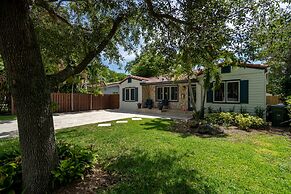 Victoria Park Oasis with Heated Pool