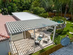 Victoria Park Oasis with Heated Pool